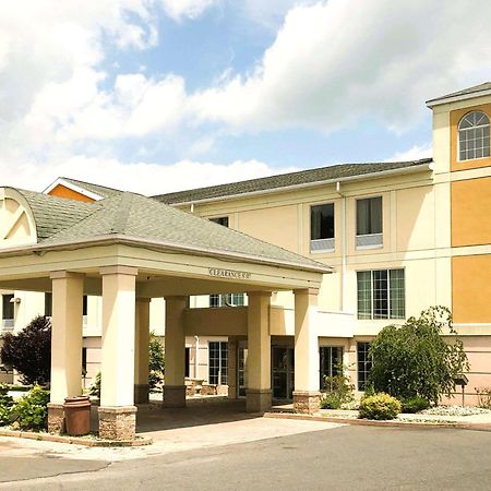 Comfort Inn & Suites Mount Pocono Ngoại thất bức ảnh