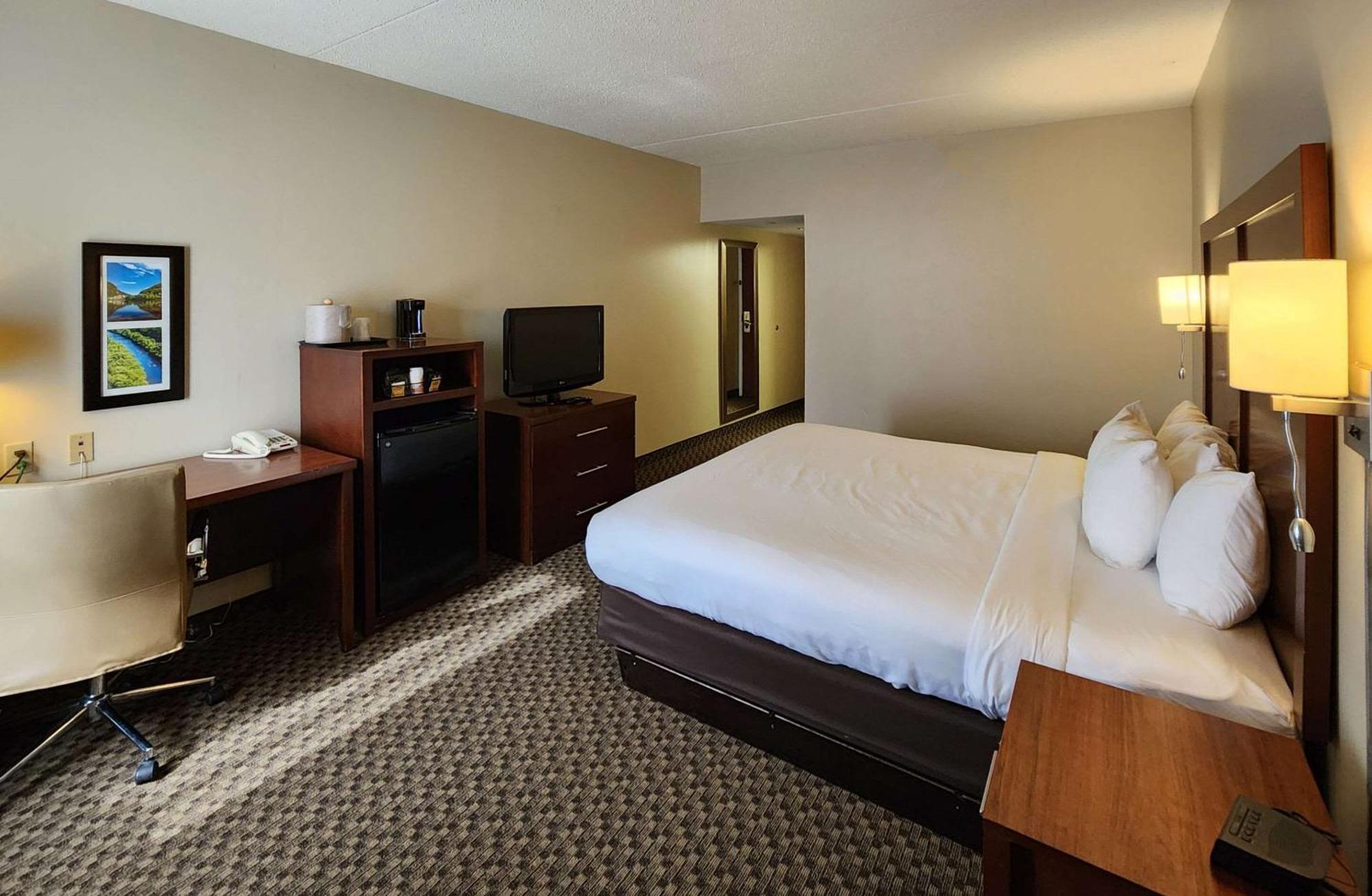 Comfort Inn & Suites Mount Pocono Ngoại thất bức ảnh