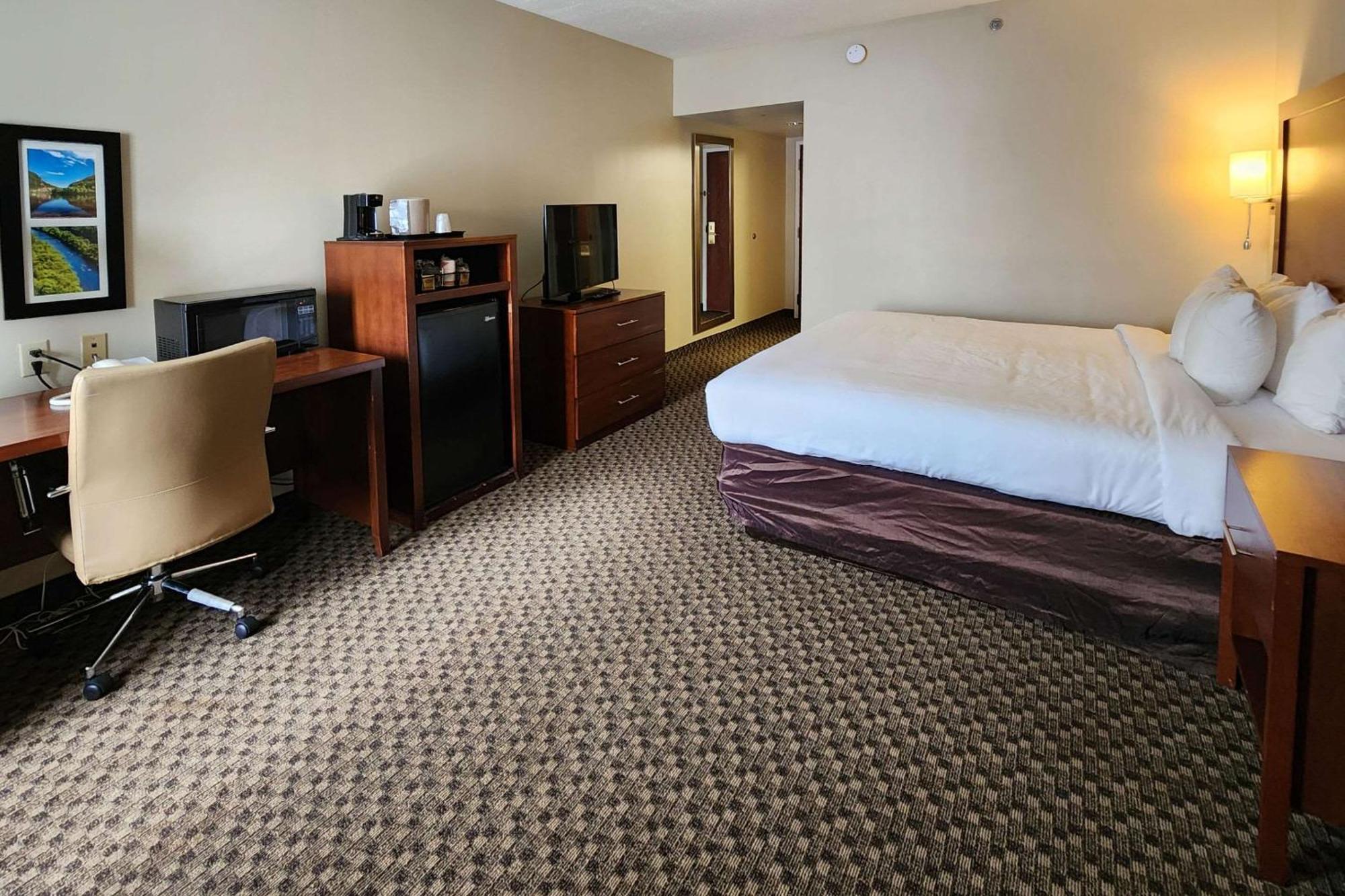Comfort Inn & Suites Mount Pocono Ngoại thất bức ảnh