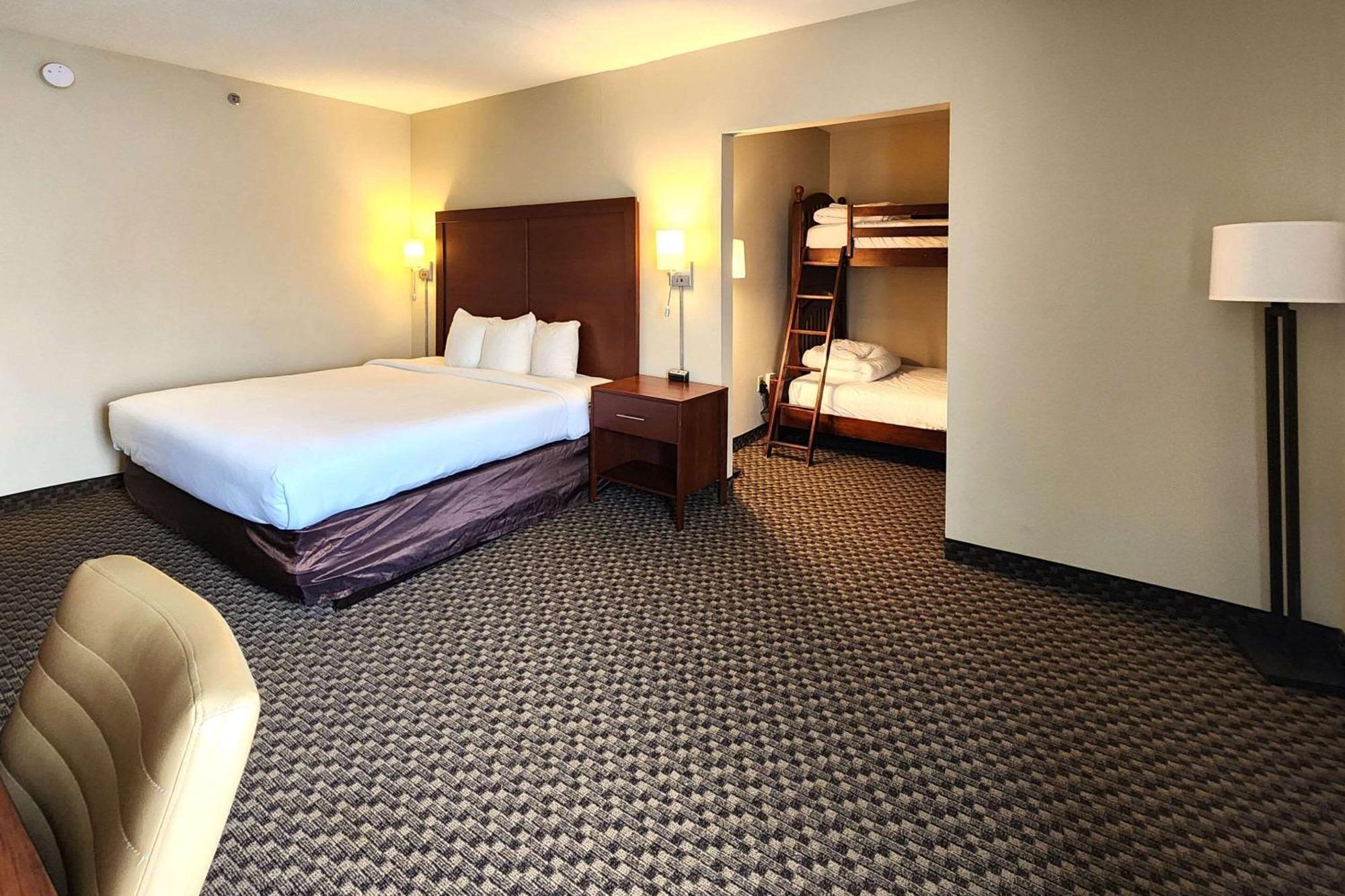 Comfort Inn & Suites Mount Pocono Ngoại thất bức ảnh